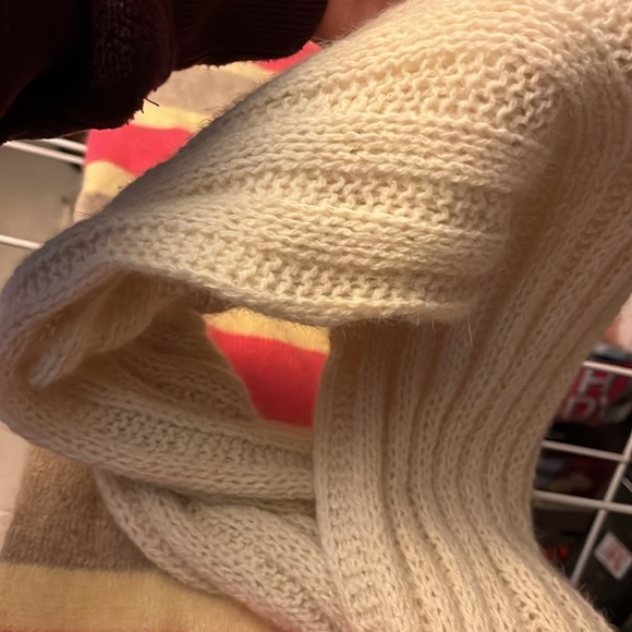 A &E cream 30% angora scarf - Picture 3 of 3